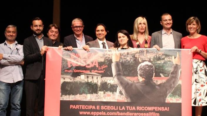 Bandiera rossa «Ciak compagni, finanziate il film»