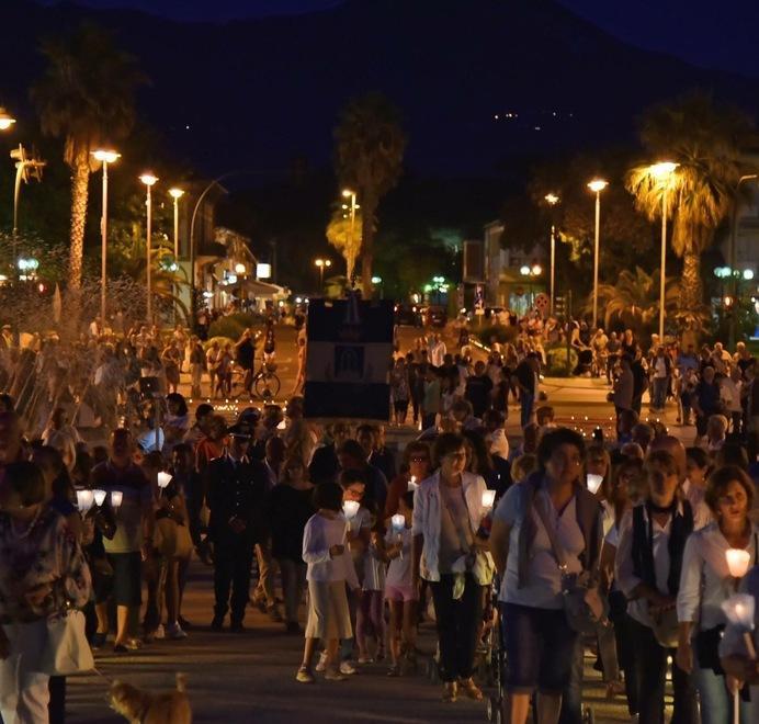 Tantissima gente alla processione per Sant’Antonio