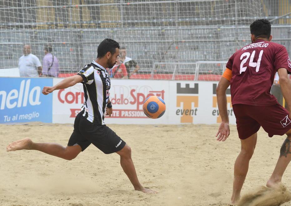 Leo ruggisce, Livorno cade Viareggio: buona la prima 