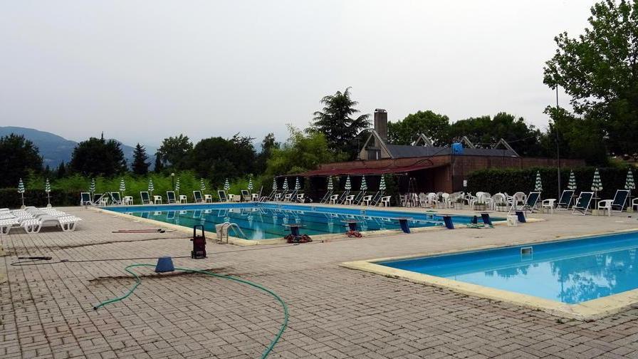 Sabato i primi tuffi nella piscina di Barga