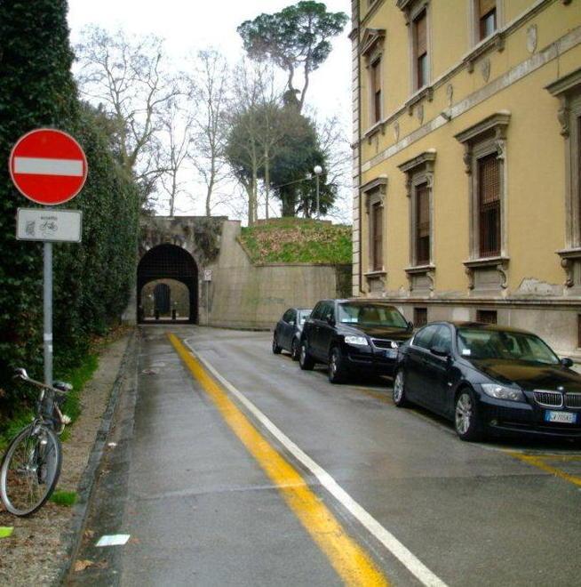 Botte in pieno centro storico Ragazzino finisce all’ospedale 
