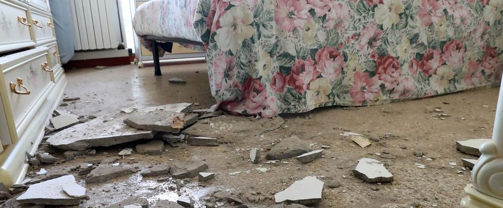 Crolla il soffitto, sono fuori casa 