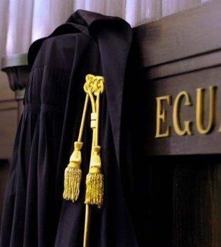 Raccolta firme degli avvocati I banchetti in centro città 