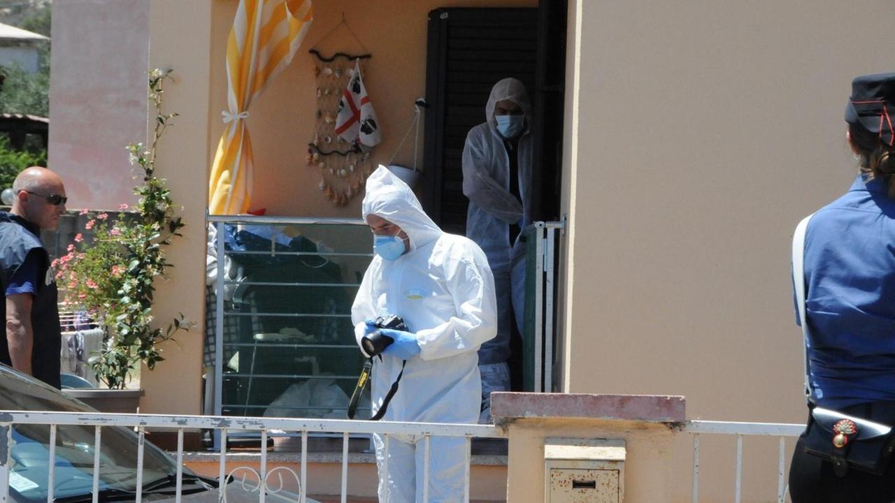 Erika ha tentato di reagire si cerca il dna dell’assassino