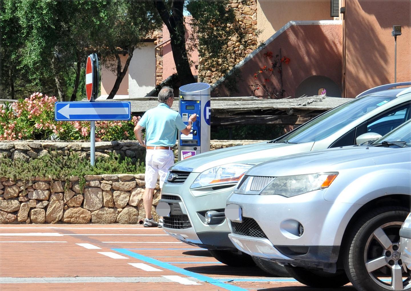 Caro parcheggi a Porto Rotondo cancellati 90 posti auto da 3 euro 