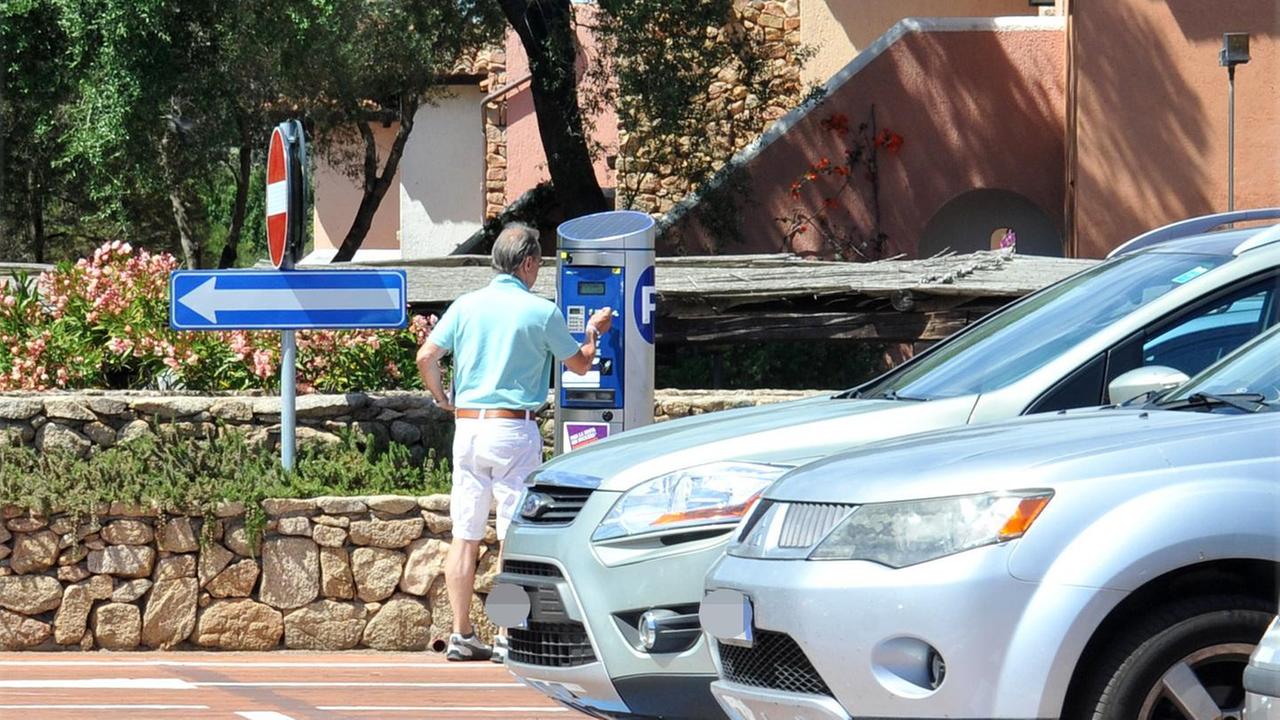 Caro parcheggi a Porto Rotondo cancellati 90 posti auto da 3 euro