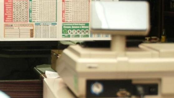 Toano, banda di truffatori Lottomatica raggirano tabaccaia: cinque denunciati