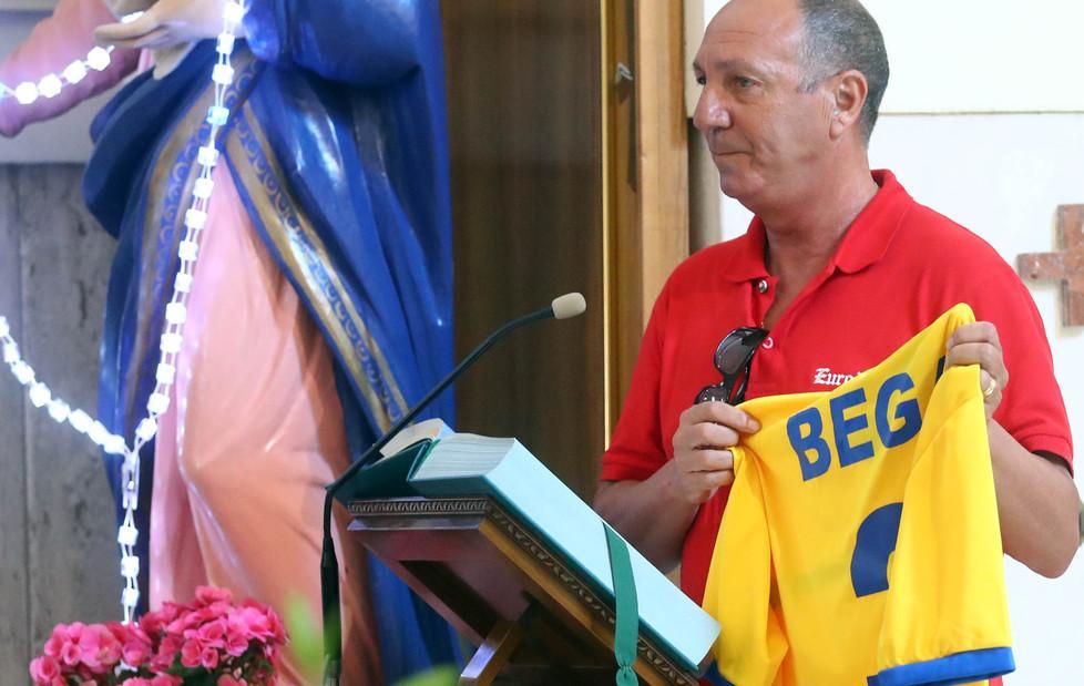 Turola, l'ultimo applauso per l’addio all’ex calciatore  