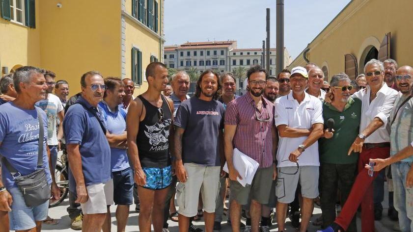 La protesta dei pescatori sportivi per multe e nuovi permessi alla Meloria