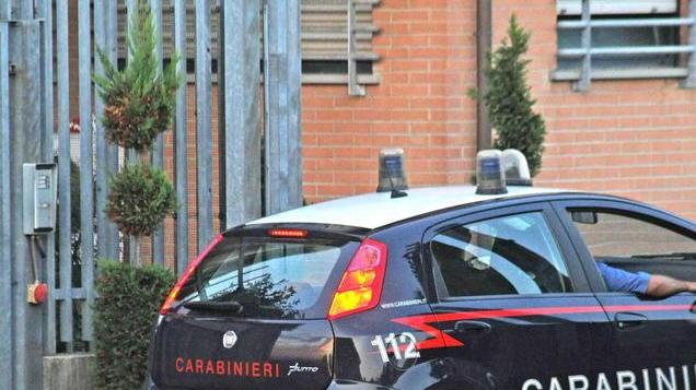Ruba un’auto e fugge giovane arrestato dopo l’inseguimento