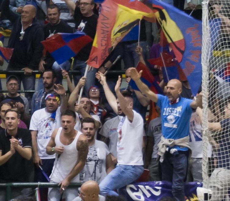 Sei autobus di tifosi in partenza per Lodi