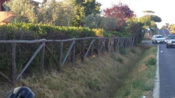 Scontro tra moto e bici: due uomini portati all’ospedale