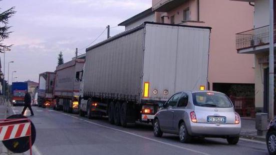 «Il sottopasso non eliminerà il traffico pesante»
