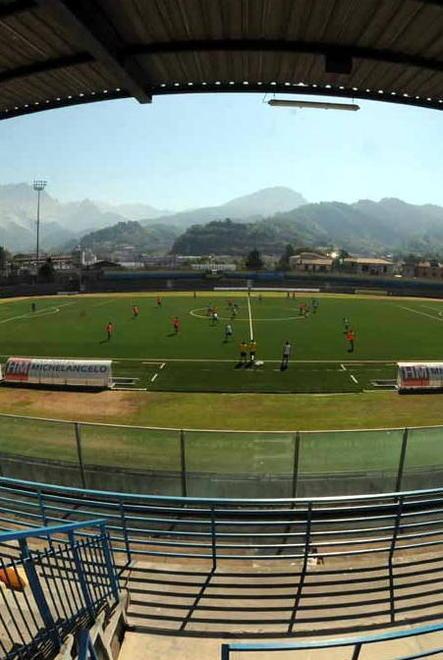 «Impianti sportivi adeguati per la festa della Carrarese»