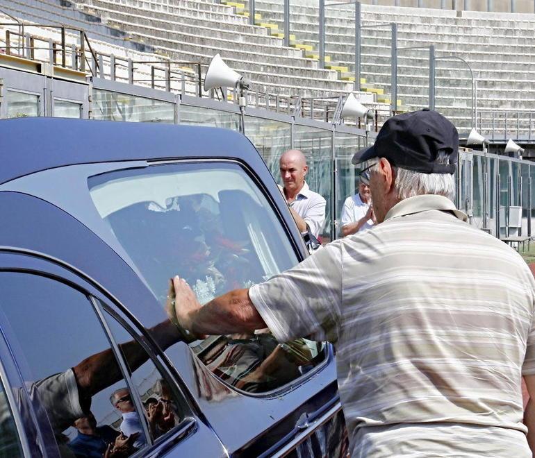 In 300 allo stadio per salutare la bandiera Lessi 