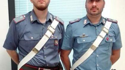 Nell’appartamento aveva hashish e contanti