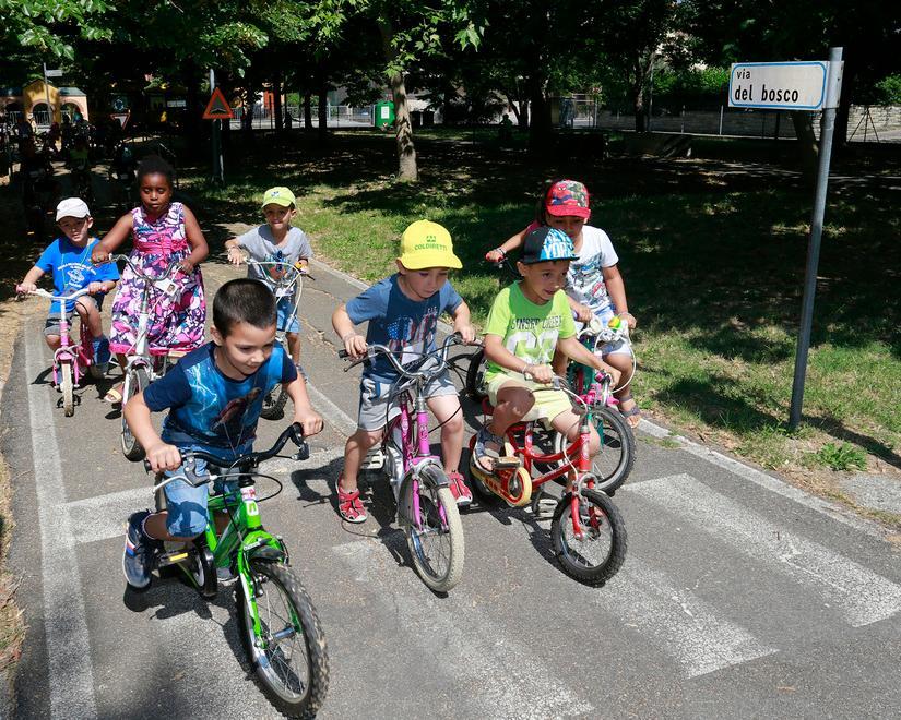 Zero14. La scoperta del mondo?  Può cominciare in bicicletta imparando i segnali stradali  