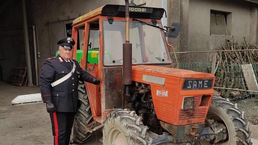 Vogliono rubare ferro e trattori I carabinieri arrestano due ladri