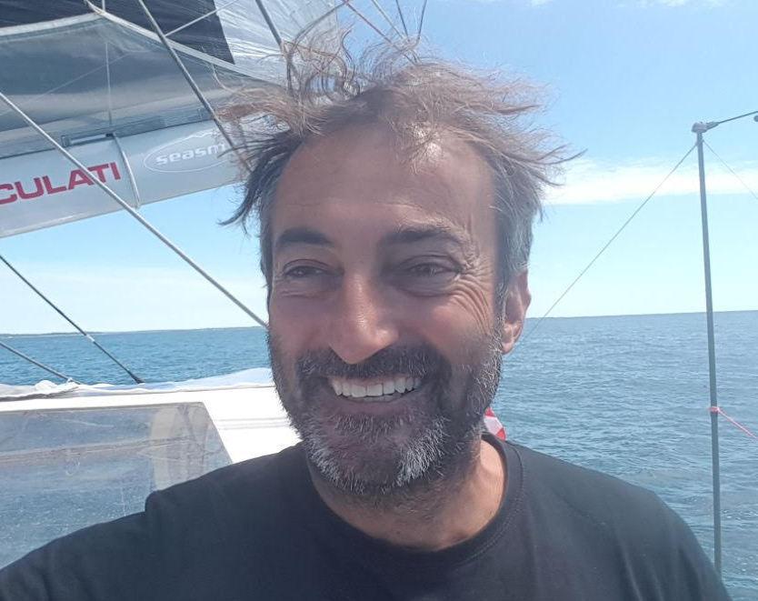 Tutto il mondo della vela celebra l’impresa del sardo 