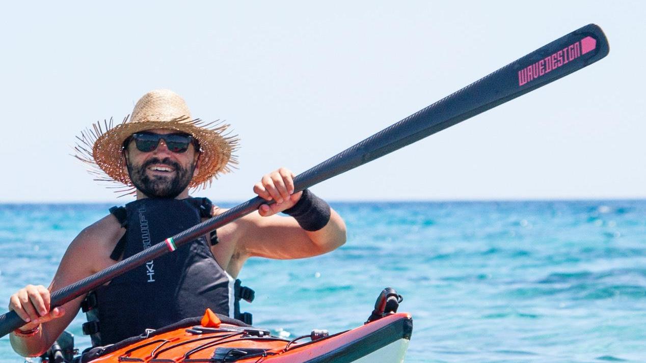 Strano e Solla, una coppia vincente  per il giro dell’isola in kayak e a nuoto