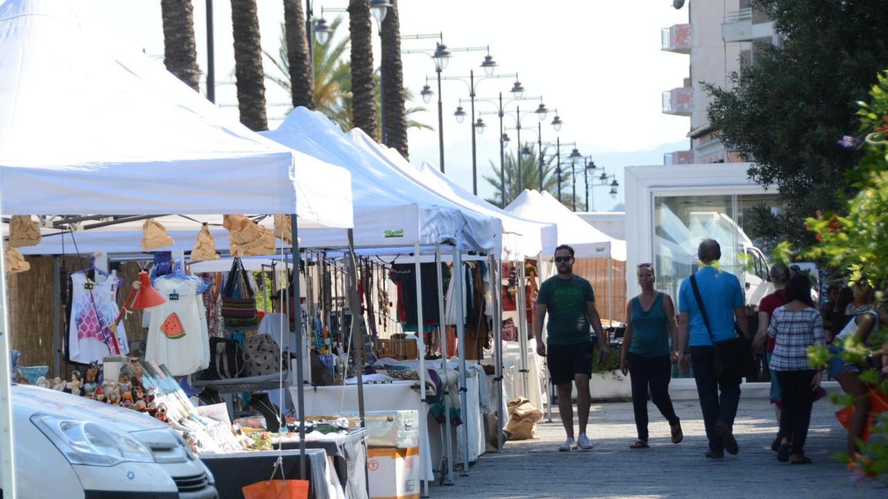 Olbia, gli ambulanti al sindaco: caro Nizzi, noi resistiamo
