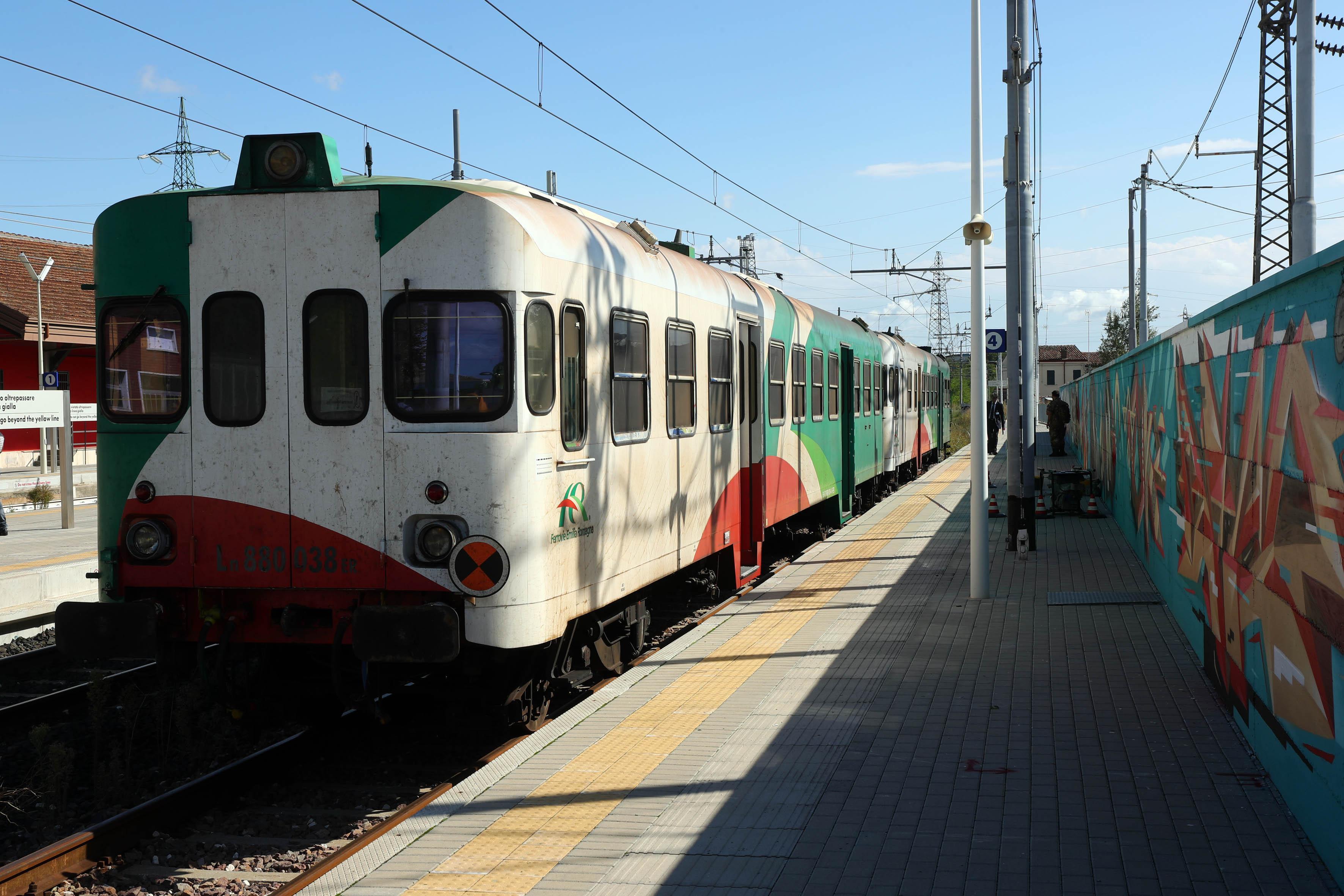 Il treno che collega Dogato a Portomaggiore