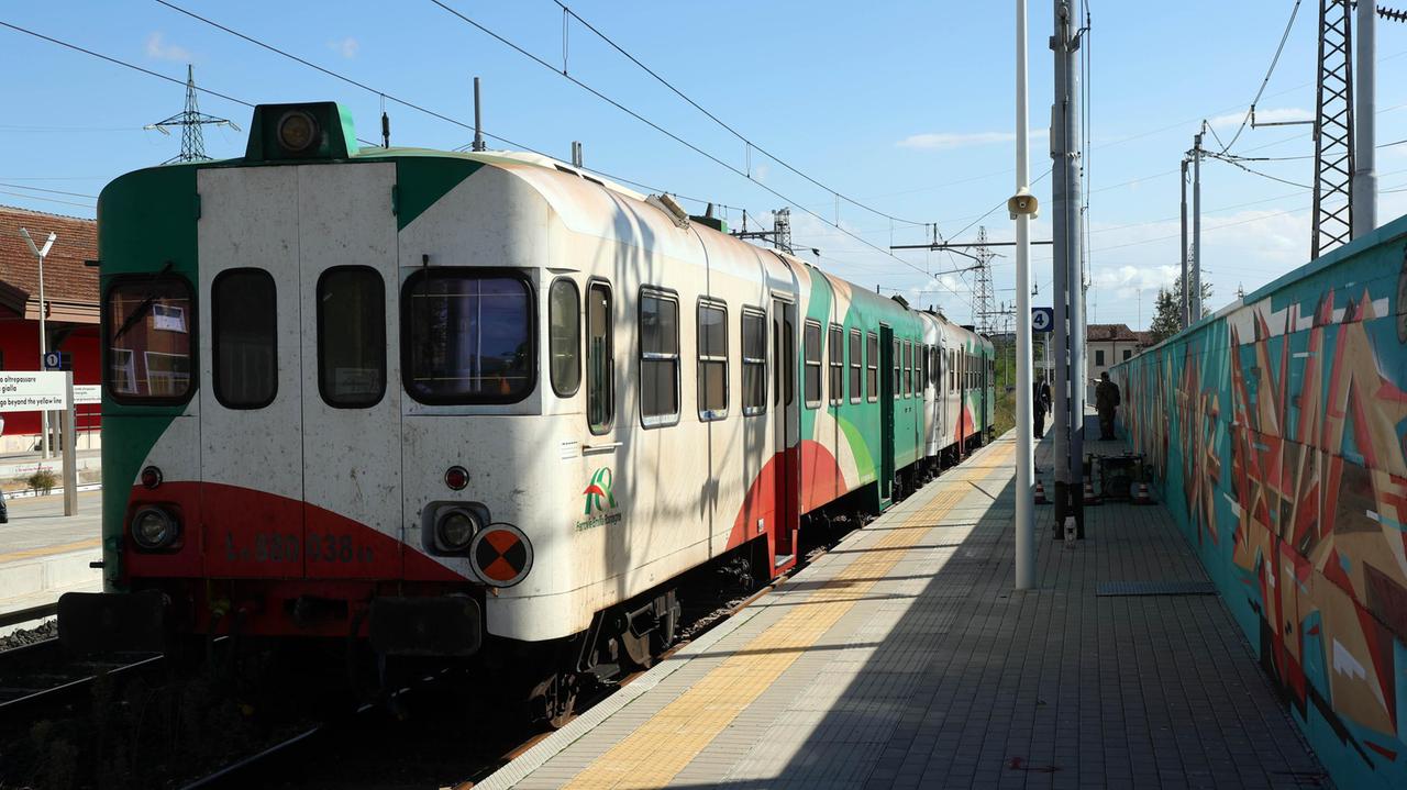 Il treno che collega Dogato a Portomaggiore
