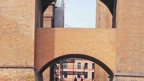 Turisti nel fossato “salvati” dai vigili