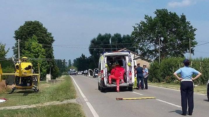 Camposanto. Motociclista contro un’auto: è grave
