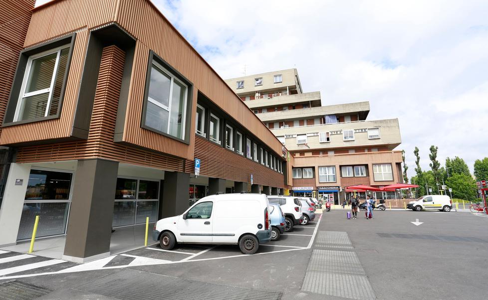 Modena, strappa collana ad anziana: negoziante lo fa prendere  
