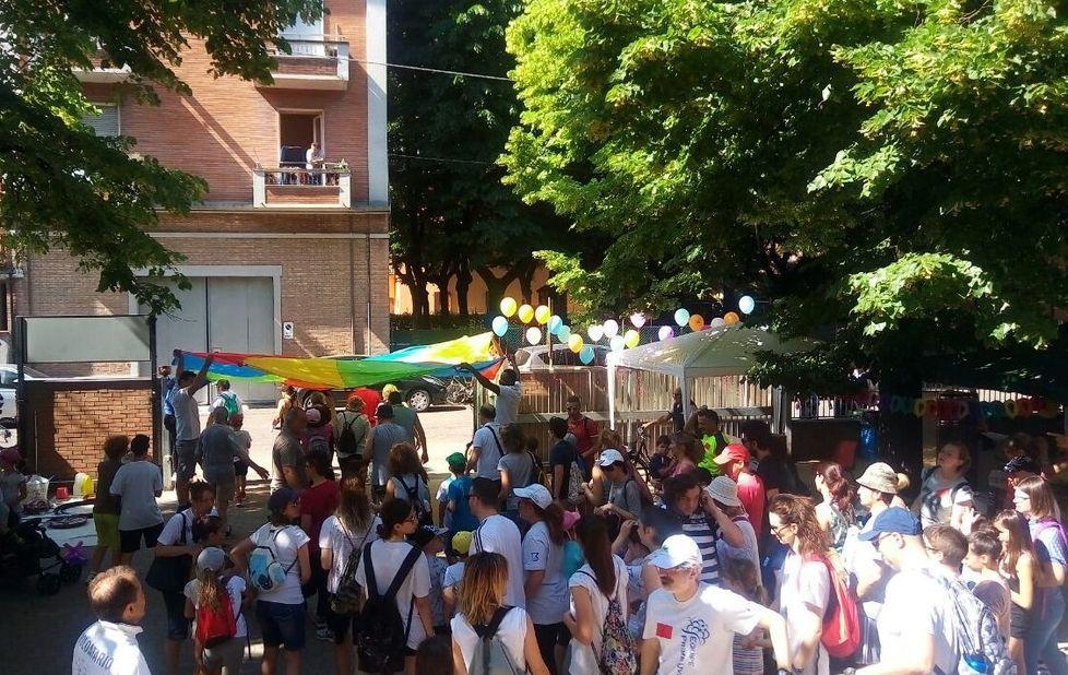 Scuole, camminata di fine anno 
