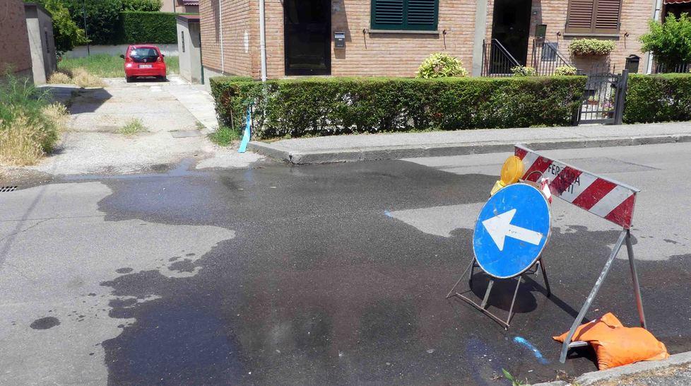 Perdita d’acqua in strada