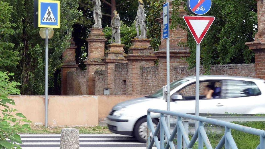 Auto a razzo sulle strisce