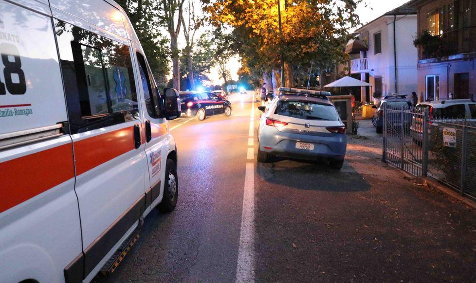 Feriti e contusi nella rissa in strada tra vicini   