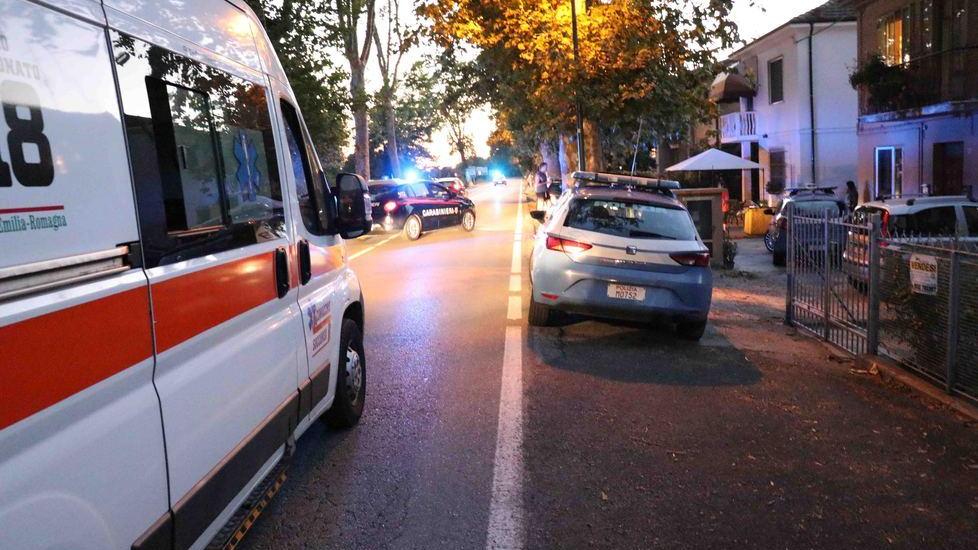 Feriti e contusi nella rissa in strada tra vicini
