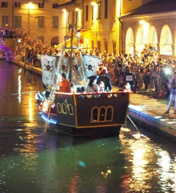 Sfrenate danze caraibiche per la parata di barche 