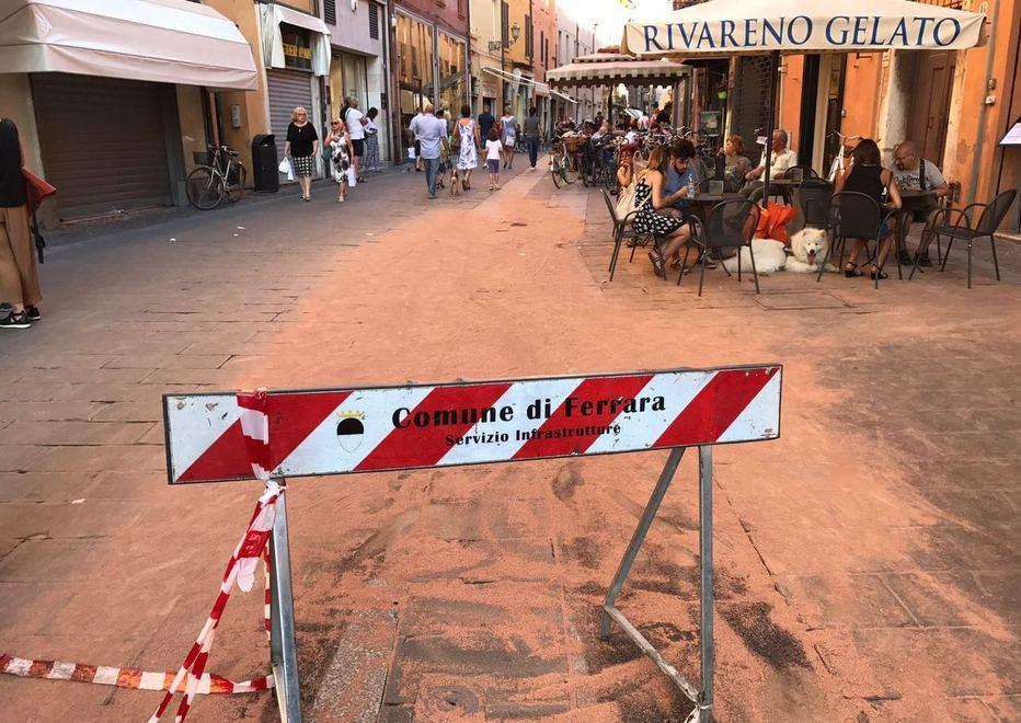 Olio e carburante sparsi in via Mazzini