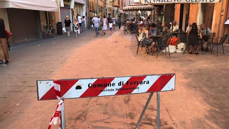 Olio e carburante sparsi in via Mazzini