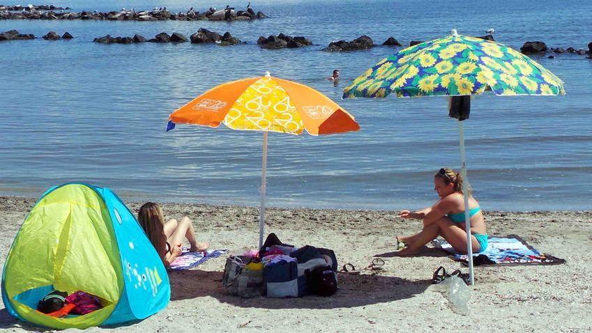 Spiaggia libera “vietata” a disabili e carrozzine
