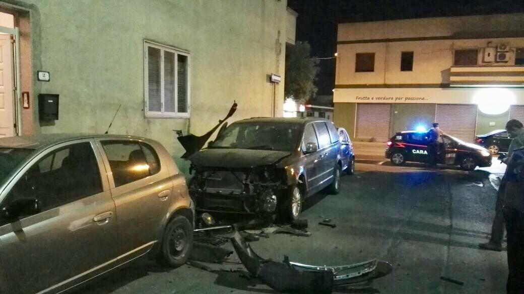 L'auto distrutta dall'attentato (foto Mario Rosas)