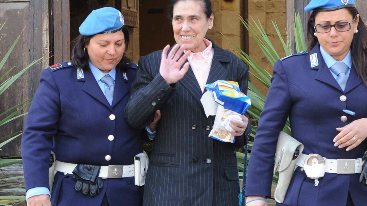 Gigliola Giorgini davanti al tribunale di Pistoia (foto Gori)