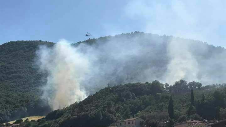Un'altra immagine dell'incendio