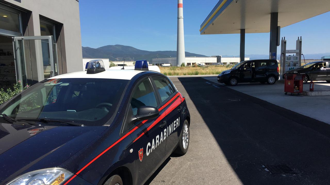L'intervento dei carabinieri nell'area di servizio