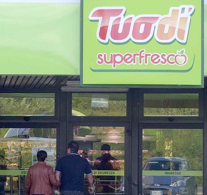 Tuodì, gli scaffali restano vuoti e i lavoratori a casa 