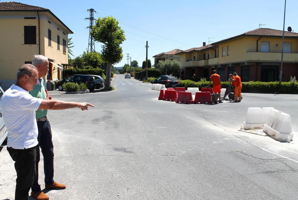 Dopo gli incidenti si rifà la minirotatoria 