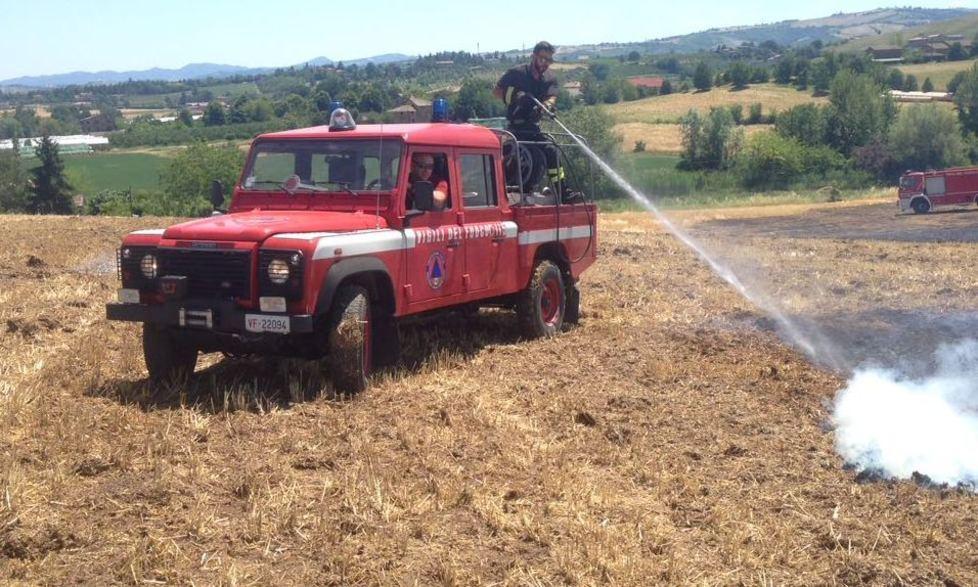 Maxi rogo nei campi in via Tavernelle