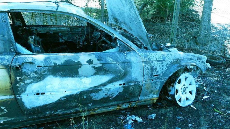 Due autovetture distrutte dalle fiamme