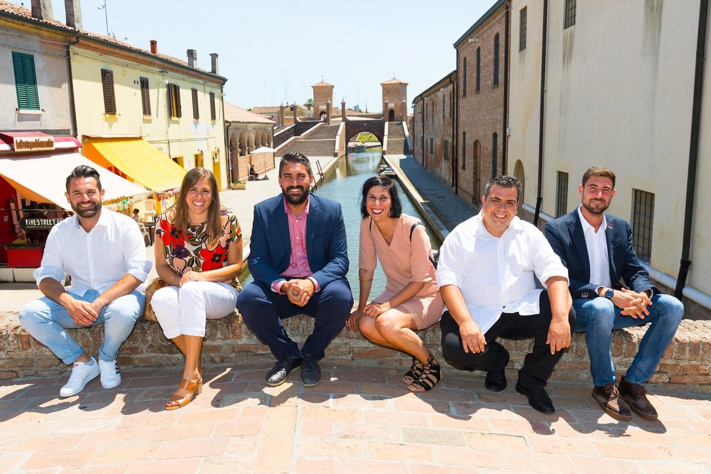 Il sindaco di Comacchio Marco Fabbri insieme alla sua squadra