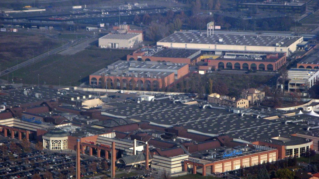 Modena park, appello dei dipendenti del centro commerciale: «Sabato 1 luglio chiudete anche Grandemilia tutto il giorno»