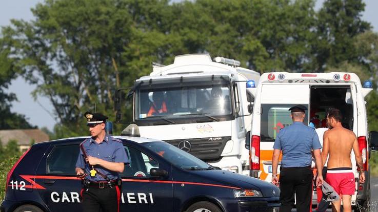 Muore sbalzata dalla moto